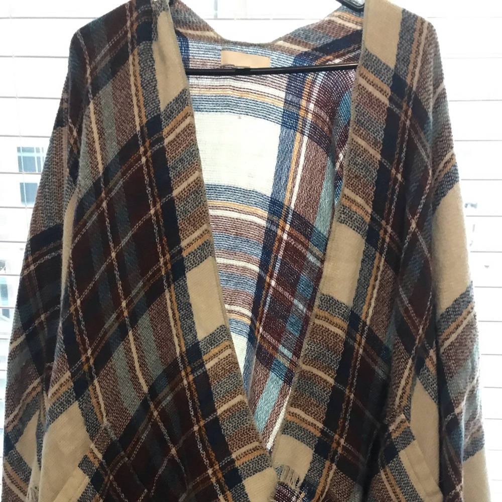 Oversized Shaw with pockets!